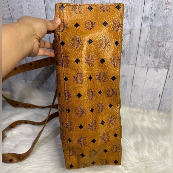 MCM classic logo tote in cognac - Picture 5 of 16